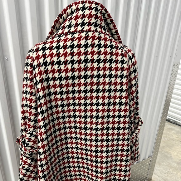 XL houndstooth, light weight coat (feels like a jacket). - Picture 2 of 3